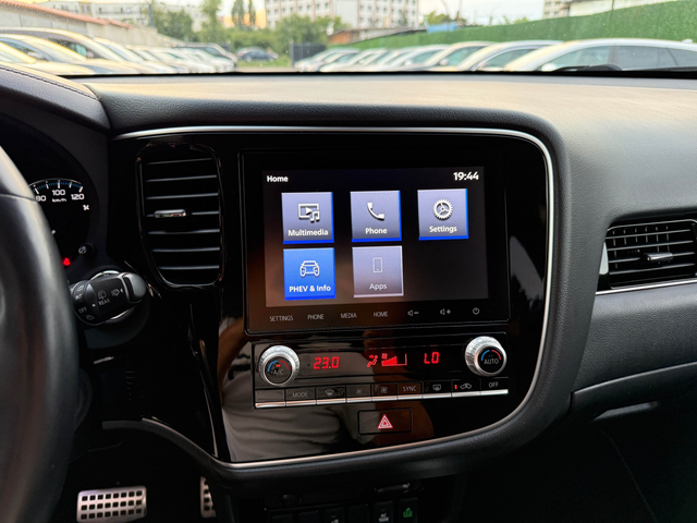 Mitsubishi Outlander 2.4PHEV 4WD Plug in Hybrid - автомобили, коли, обяви за нови и употребявани 30