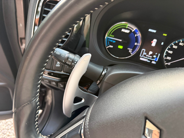 Mitsubishi Outlander 2.4PHEV 4WD Plug in Hybrid - автомобили, коли, обяви за нови и употребявани 32