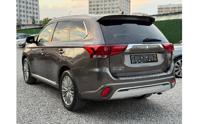 mitsubishi-outlander-2-4phev-4wd-plug-in-hybrid - 5
