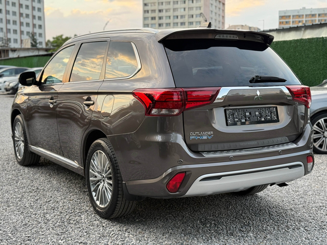 Mitsubishi Outlander 2.4PHEV 4WD Plug in Hybrid - автомобили, коли, обяви за нови и употребявани 5