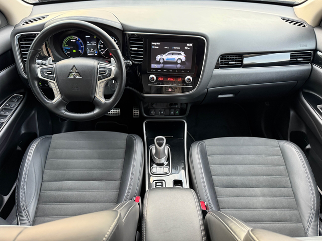 Mitsubishi Outlander 2.4PHEV 4WD Plug in Hybrid - автомобили, коли, обяви за нови и употребявани 8