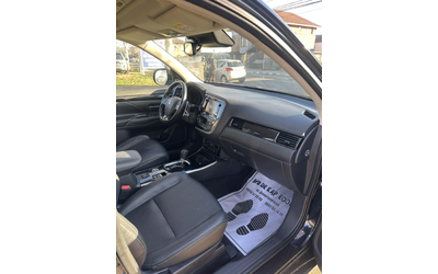 Mitsubishi Outlander - автомобили, коли, обяви за нови и употребявани 12