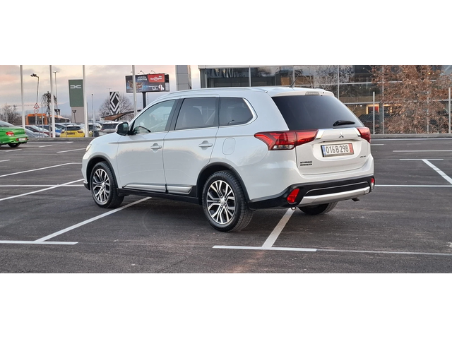 Mitsubishi Outlander 2.2 4x4 Led Камера Facelift  Бяла Перла 7места - автомобили, коли, обяви за нови и употребявани 4