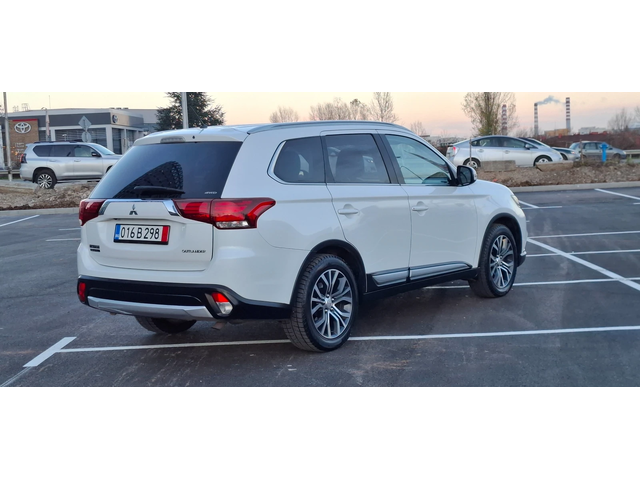 Mitsubishi Outlander 2.2 4x4 Led Камера Facelift  Бяла Перла 7места - автомобили, коли, обяви за нови и употребявани 5