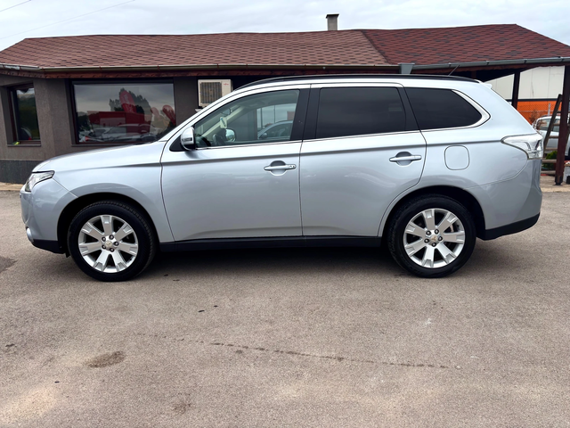 Mitsubishi Outlander - автомобили, коли, обяви за нови и употребявани 3