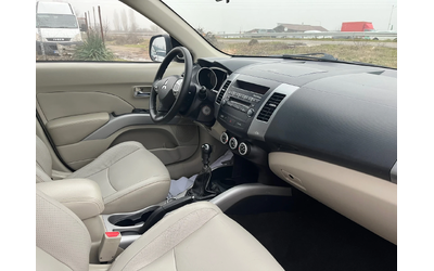 mitsubishi-outlander - 4
