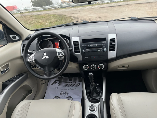 Mitsubishi Outlander 2.0TDI-4x4-6+ 1-ITALIA - автомобили, коли, обяви за нови и употребявани 8