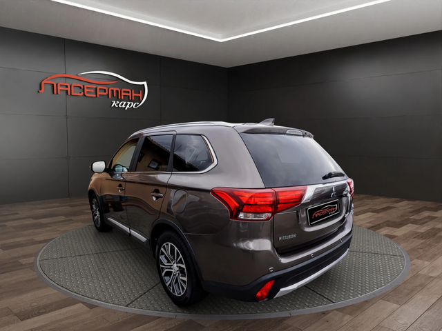 Mitsubishi Outlander 2.2D INSTYLE PLUS AWD - автомобили, коли, обяви за нови и употребявани 3