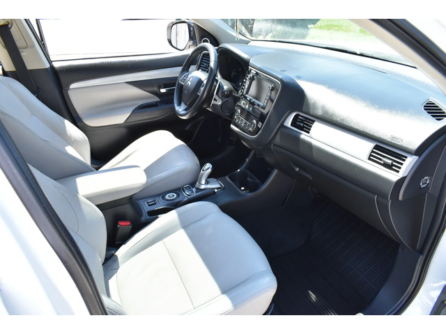Mitsubishi Outlander 2.0i* PHEV* FULL* WHITE-PEARL* ROCKFORD - автомобили, коли, обяви за нови и употребявани 11