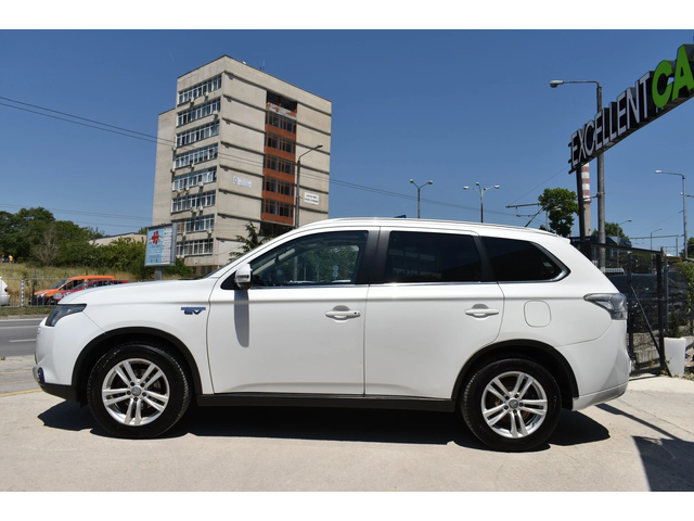 Mitsubishi Outlander 2.0i* PHEV* FULL* WHITE-PEARL* ROCKFORD - автомобили, коли, обяви за нови и употребявани 2