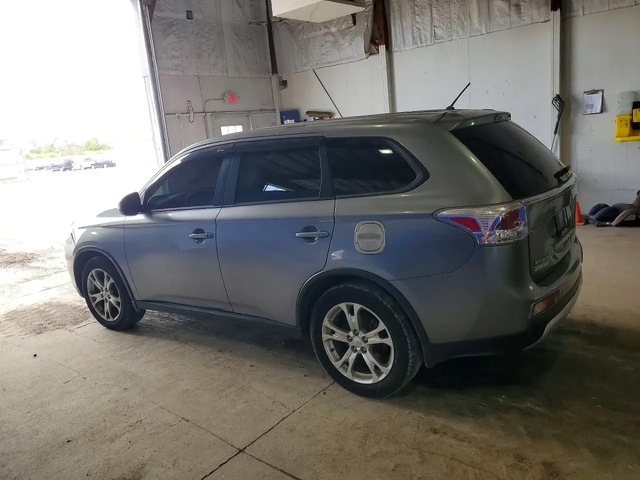 Mitsubishi Outlander SE - автомобили, коли, обяви за нови и употребявани 3