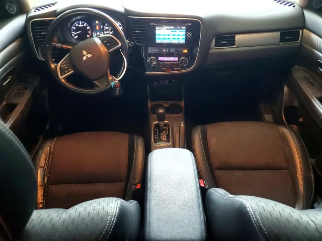 Mitsubishi Outlander SE - автомобили, коли, обяви за нови и употребявани 7