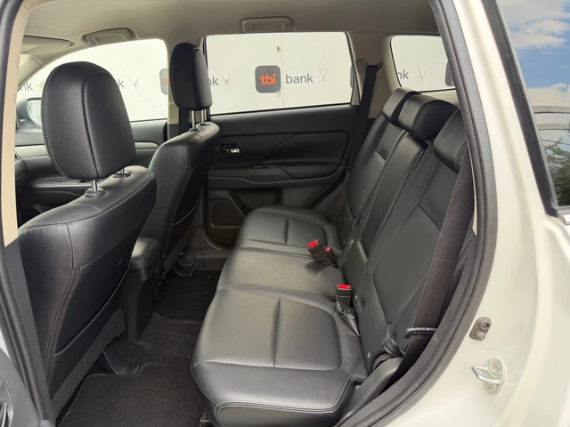 Mitsubishi Outlander 2.2D-150КС.-7МЕСТНА-4Х4-NAVI-АВТОМАТ - автомобили, коли, обяви за нови и употребявани 10