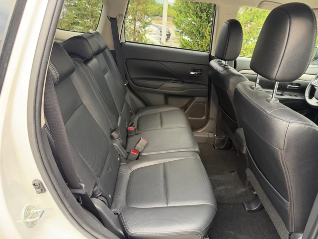Mitsubishi Outlander 2.2D-150КС.-7МЕСТНА-4Х4-NAVI-АВТОМАТ - автомобили, коли, обяви за нови и употребявани 13