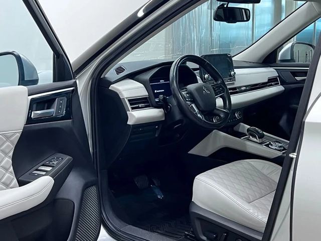 Mitsubishi Outlander SE S-AWC/DIGITAL/DRIVE-ASSISTS/PREMIUM INT. - автомобили, коли, обяви за нови и употребявани 6