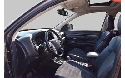 Mitsubishi Outlander * ПАНО* KEYLESS* Camera* ПОДГРЕВ* - автомобили, коли, обяви за нови и употребявани 9