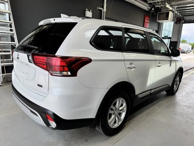 Mitsubishi Outlander * ПАНО* KEYLESS* Camera* ПОДГРЕВ* - автомобили, коли, обяви за нови и употребявани 3