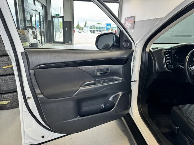 Mitsubishi Outlander * ПАНО* KEYLESS* Camera* ПОДГРЕВ* - автомобили, коли, обяви за нови и употребявани 6