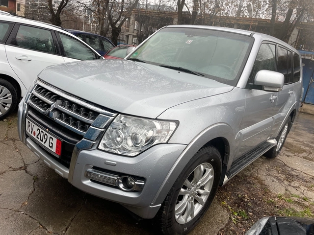 Mitsubishi Pajero 3.2DID - автомобили, коли, обяви за нови и употребявани 11