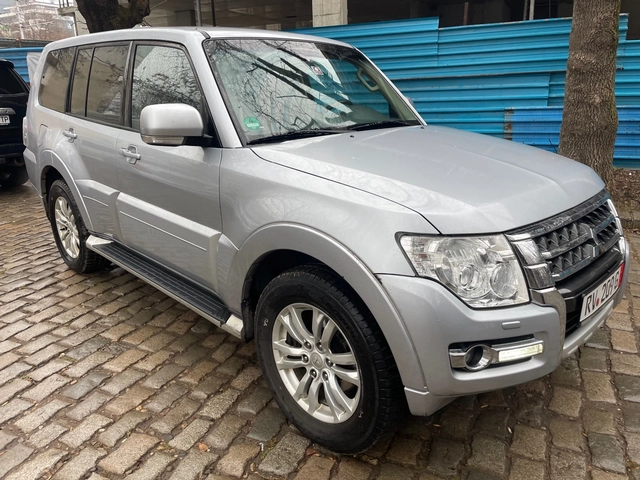 Mitsubishi Pajero 3.2DID - автомобили, коли, обяви за нови и употребявани 2