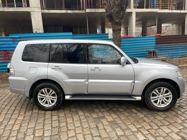 Mitsubishi Pajero 3.2DID - автомобили, коли, обяви за нови и употребявани 3