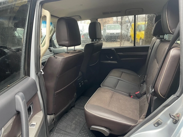 Mitsubishi Pajero 3.2DID - автомобили, коли, обяви за нови и употребявани 6