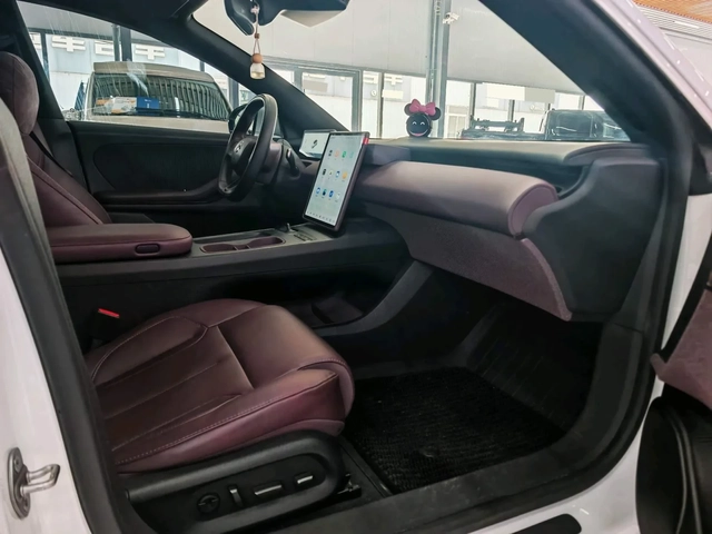 NIO ET5 - автомобили, коли, обяви за нови и употребявани 3