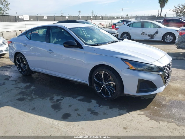 Nissan Altima 2.5L I-4 DI, DOHC, VVT, 188HP Front Wheel Drive - автомобили, коли, обяви за нови и употребявани 0