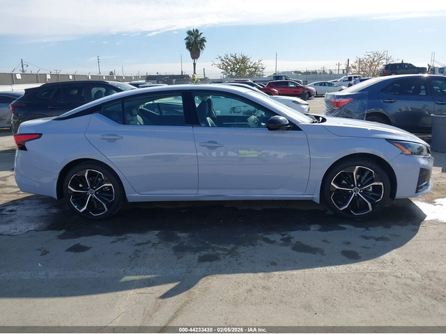 Nissan Altima 2.5L I-4 DI, DOHC, VVT, 188HP Front Wheel Drive - автомобили, коли, обяви за нови и употребявани 12