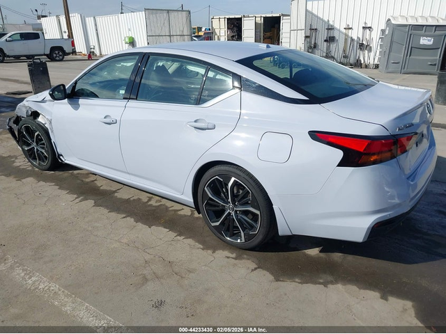 Nissan Altima 2.5L I-4 DI, DOHC, VVT, 188HP Front Wheel Drive - автомобили, коли, обяви за нови и употребявани 2