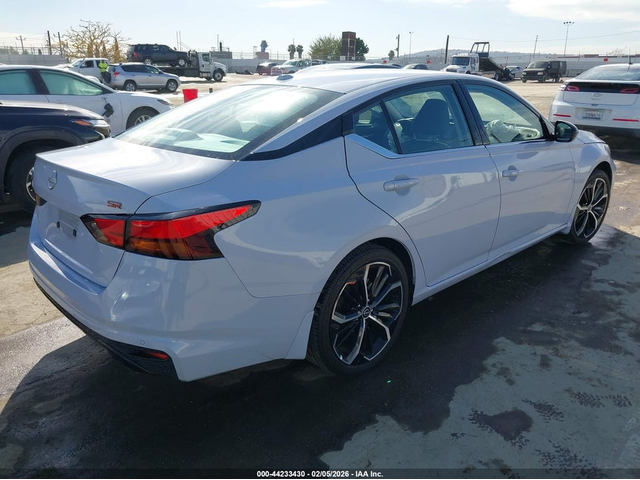 Nissan Altima 2.5L I-4 DI, DOHC, VVT, 188HP Front Wheel Drive - автомобили, коли, обяви за нови и употребявани 3