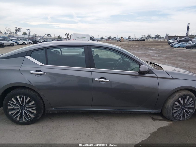 Nissan Altima 2.5L I-4 DI, DOHC, VVT, 188HP Front Wheel Drive - автомобили, коли, обяви за нови и употребявани 12