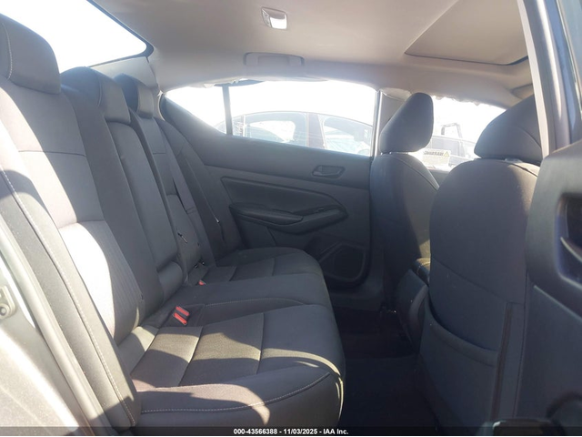 Nissan Altima 2.5L I-4 DI, DOHC, VVT, 188HP Front Wheel Drive - автомобили, коли, обяви за нови и употребявани 7