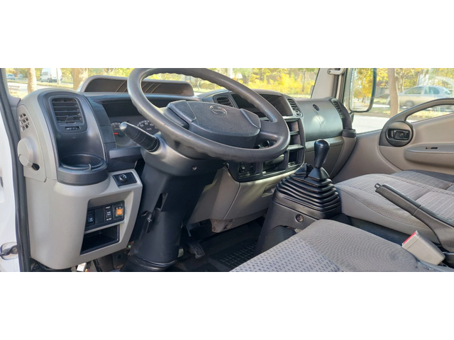 Nissan Capstar 2.5 tdi уникат - автомобили, коли, обяви за нови и употребявани 14