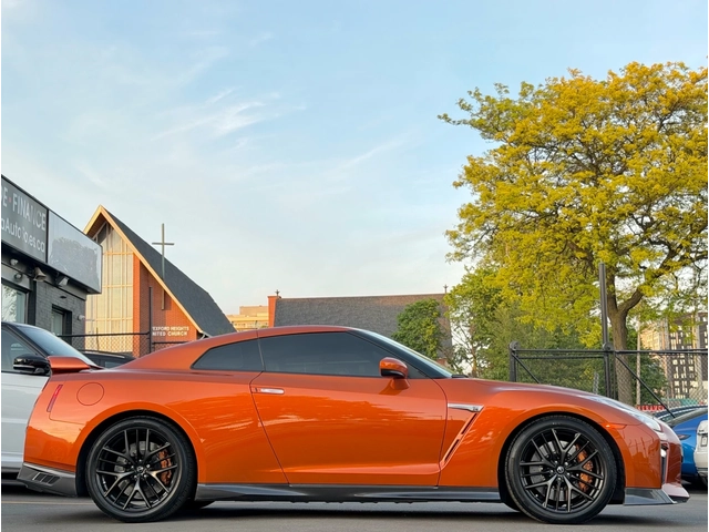 Nissan Gt-r PREMIUM COUPE - автомобили, коли, обяви за нови и употребявани 2