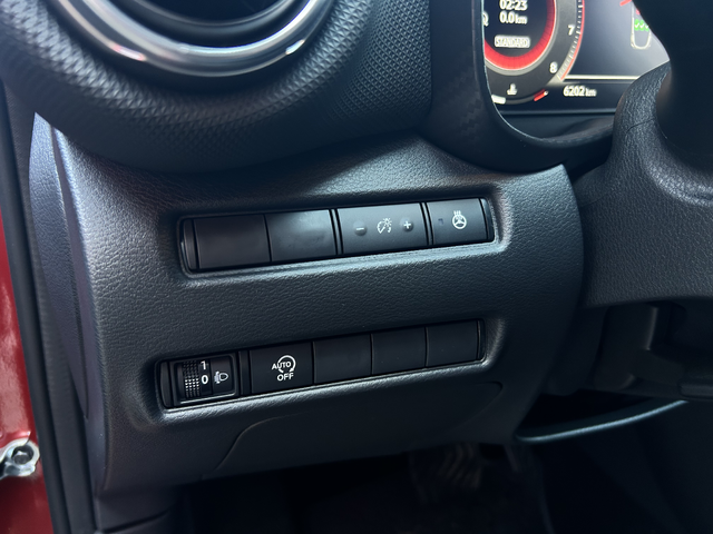 Nissan Juke 1.0 DIG-T N-Connecta 4x2 A/T - автомобили, коли, обяви за нови и употребявани 5