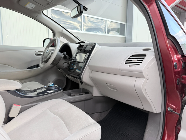 Nissan Leaf Zero Emission - автомобили, коли, обяви за нови и употребявани 10