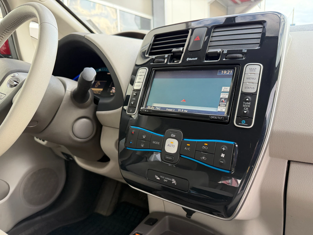 Nissan Leaf Zero Emission - автомобили, коли, обяви за нови и употребявани 14