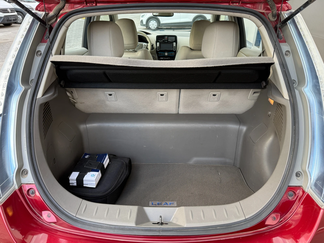 Nissan Leaf Zero Emission - автомобили, коли, обяви за нови и употребявани 16