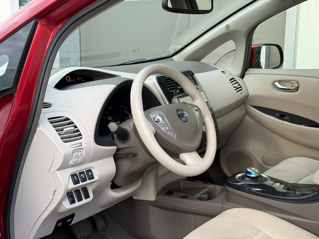 Nissan Leaf Zero Emission - автомобили, коли, обяви за нови и употребявани 9