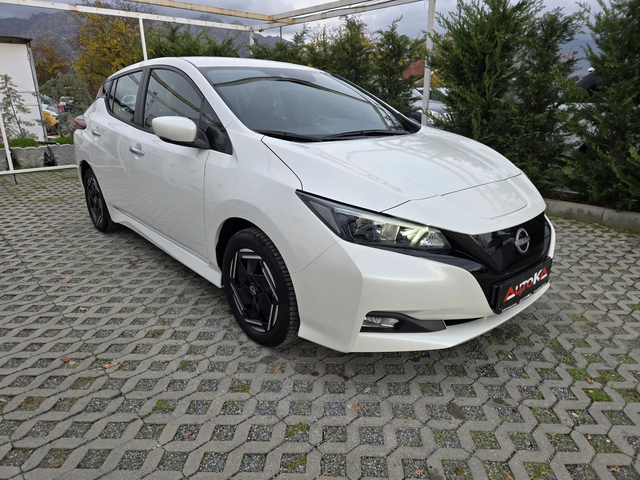 Nissan Leaf 40KW= 10.000km!!!= НЕРАЗЛИЧИМ ОТ НОВ!= DISTRONIC - автомобили, коли, обяви за нови и употребявани 1
