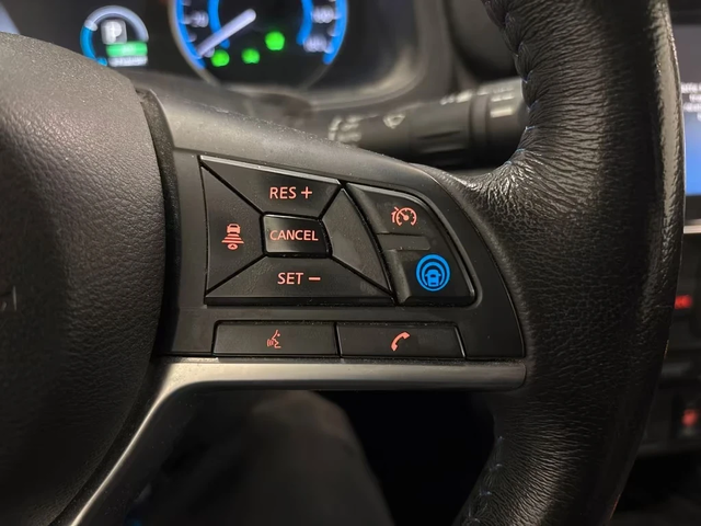 Nissan Leaf N-Connecta 40kwh 204ps - автомобили, коли, обяви за нови и употребявани 9