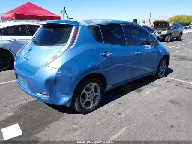 Nissan LEAF ELECTRIC Front Wheel Drive - автомобили, коли, обяви за нови и употребявани 3