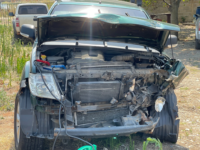 Nissan Navara 2.5DCi 190кс на части - автомобили, коли, обяви за нови и употребявани 3