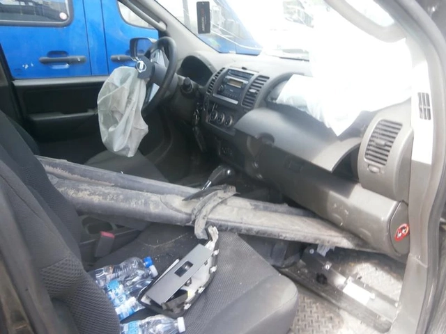 Nissan Navara 2.5dci - автомобили, коли, обяви за нови и употребявани 5