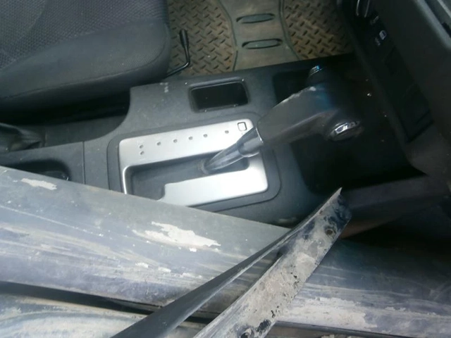 Nissan Navara 2.5dci - автомобили, коли, обяви за нови и употребявани 7
