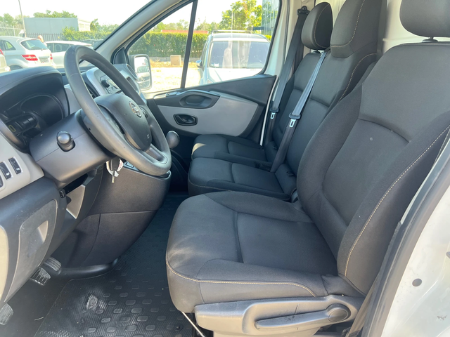 Nissan NV300 1.6 DCI - автомобили, коли, обяви за нови и употребявани 9