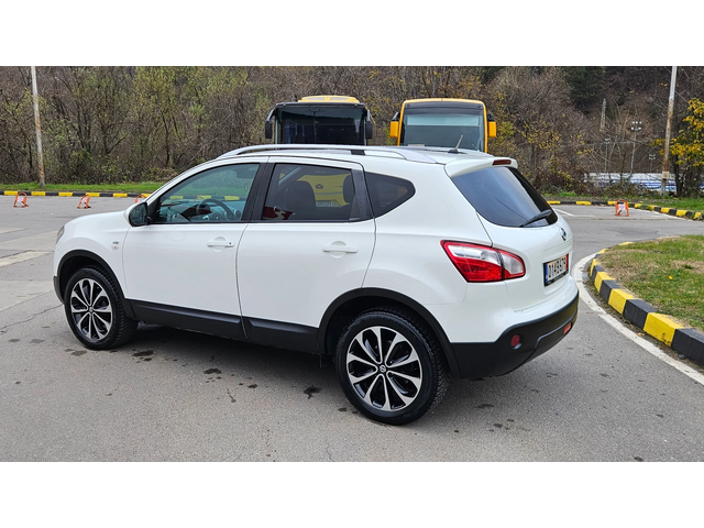 Nissan Qashqai 1.6 Dci 4x4/Panorama/Navig/Klimatron/Top sustoqnie - автомобили, коли, обяви за нови и употребявани 2