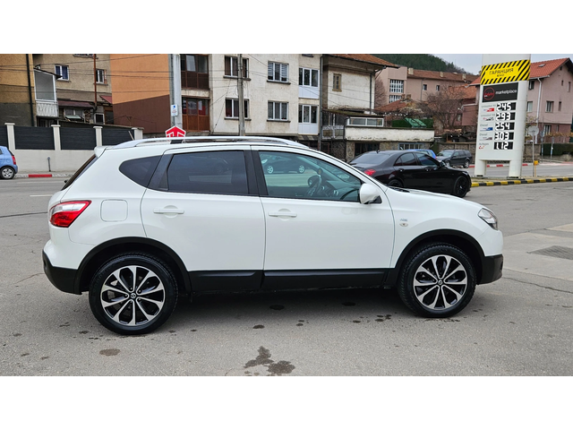Nissan Qashqai 1.6 Dci 4x4/Panorama/Navig/Klimatron/Top sustoqnie - автомобили, коли, обяви за нови и употребявани 5