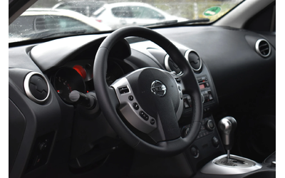 Nissan Qashqai 2.0i* 4x4* AUTOMAT* Сервизна книжка - автомобили, коли, обяви за нови и употребявани 8